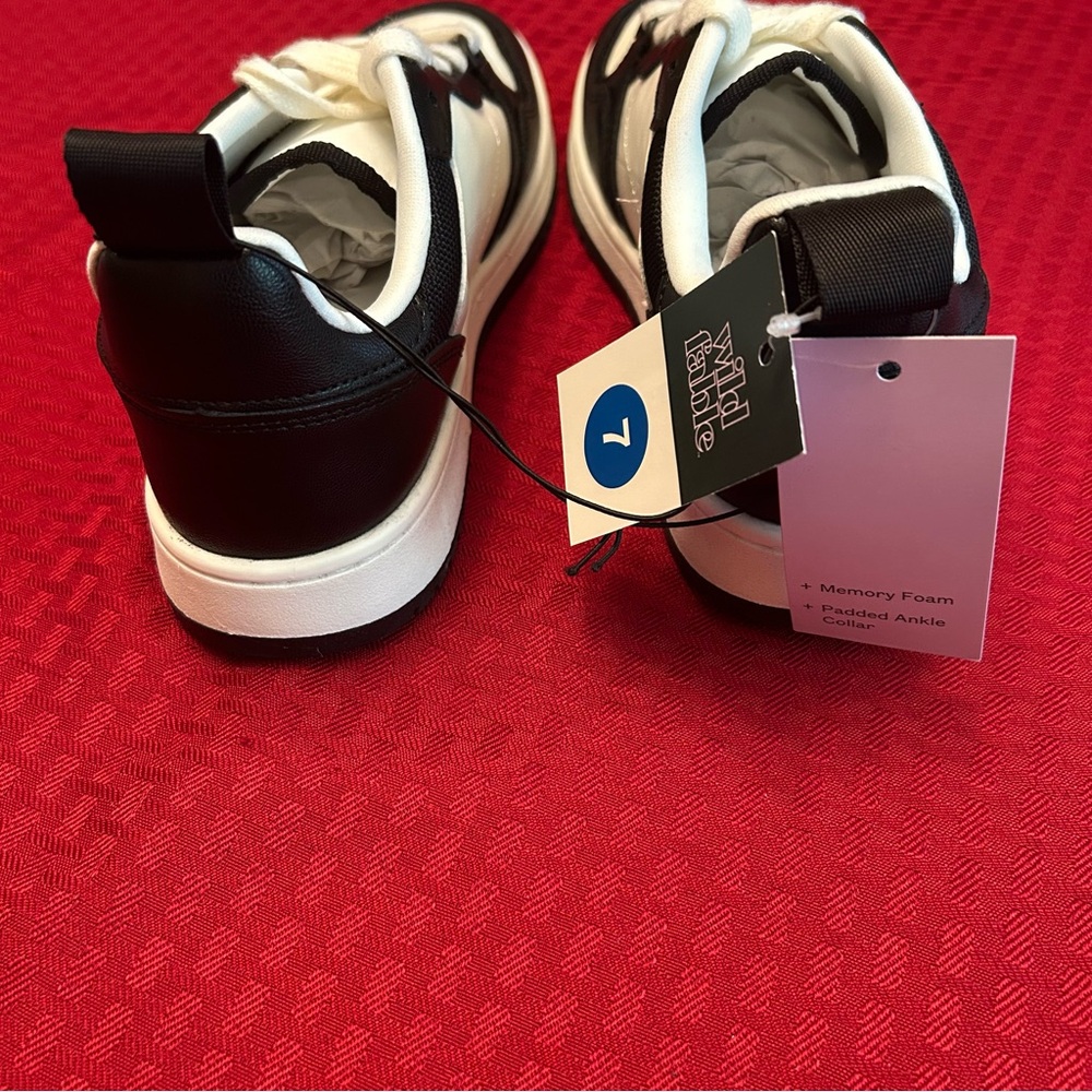 Wild Fable Womens Netty Black White Fashion Sneakers with Memory Foam Insole NWT - Picture 4 of 5